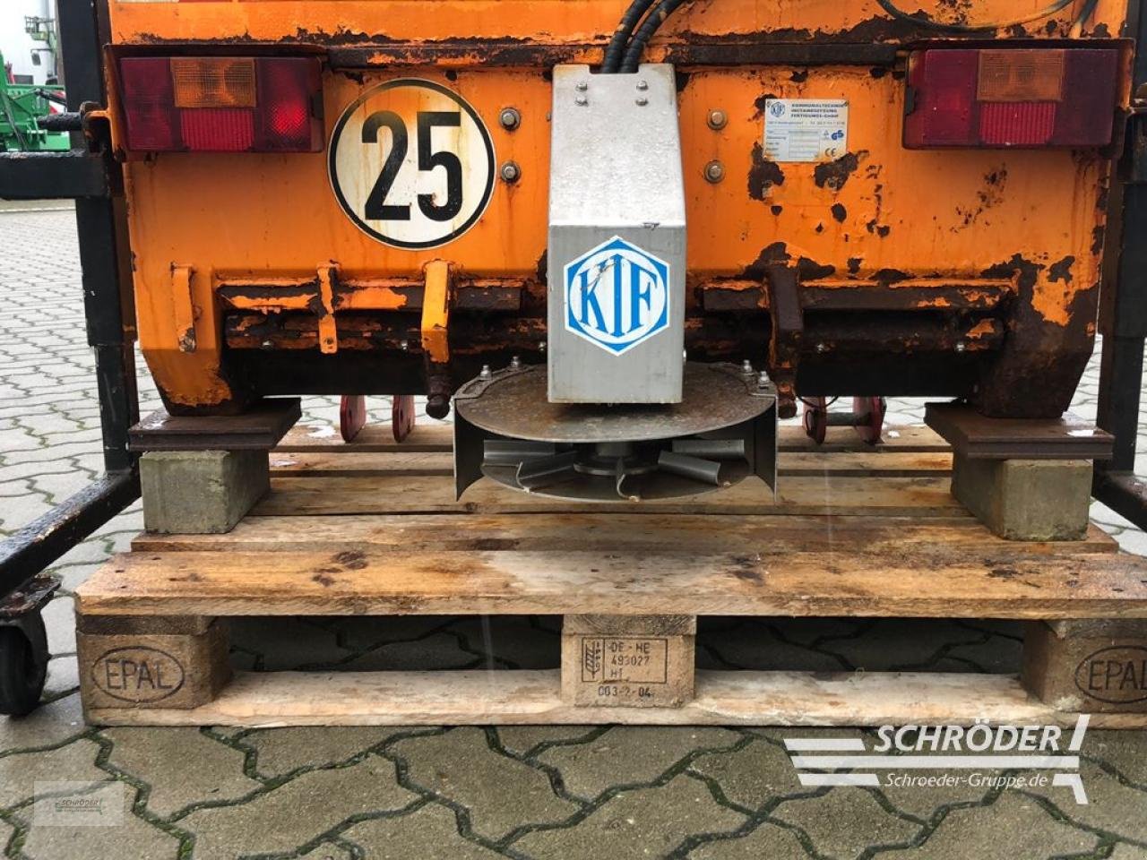 Sandstreuer & Salzstreuer of the type Sonstige KIF KOMBI HECKANBAUSTREUER 300 L, Gebrauchtmaschine in Wildeshausen (Picture 9)