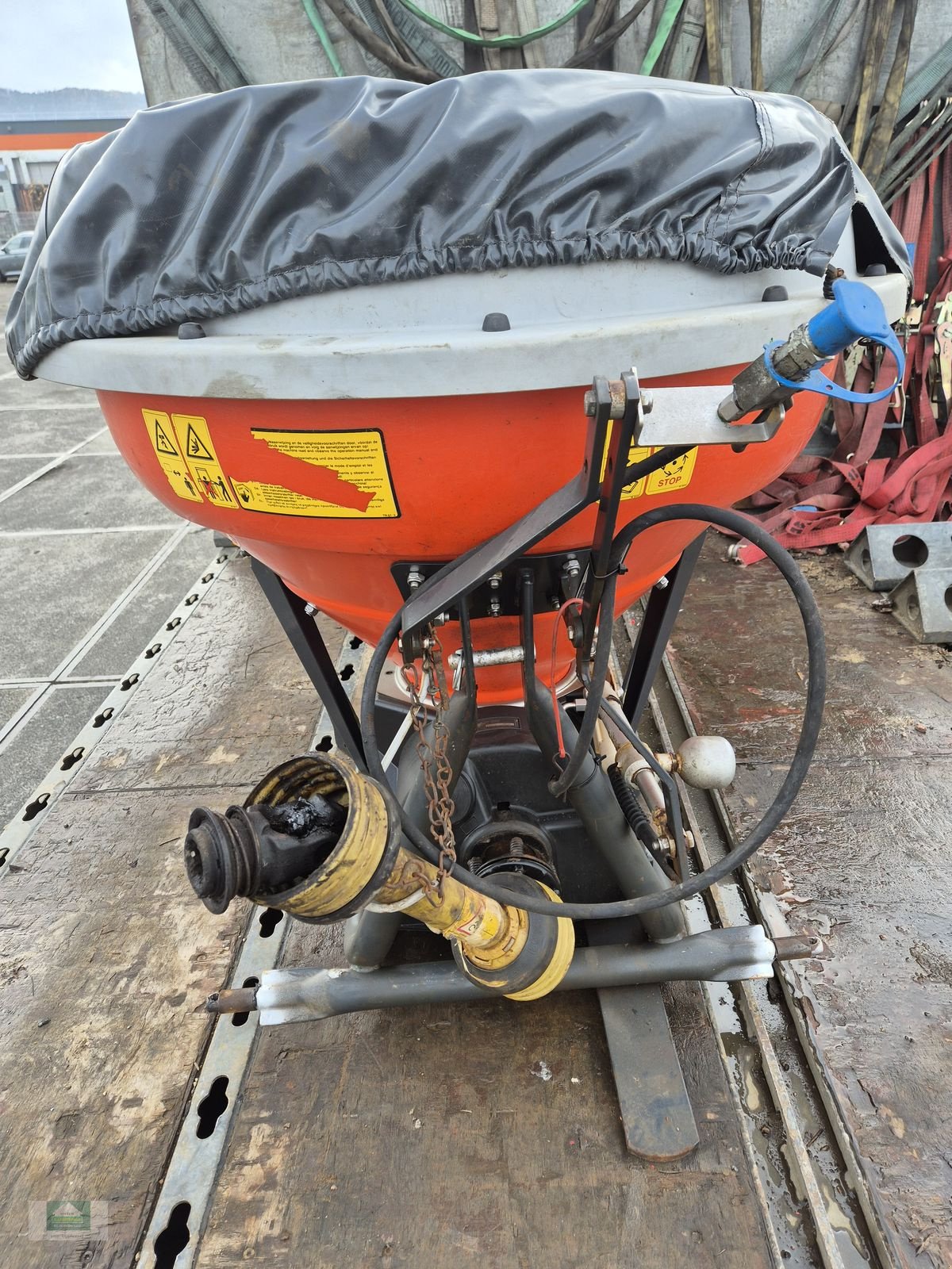 Sandstreuer & Salzstreuer типа Sonstige SALZ- UND SPLITSTREUER 200 L, Gebrauchtmaschine в Klagenfurt (Фотография 1)