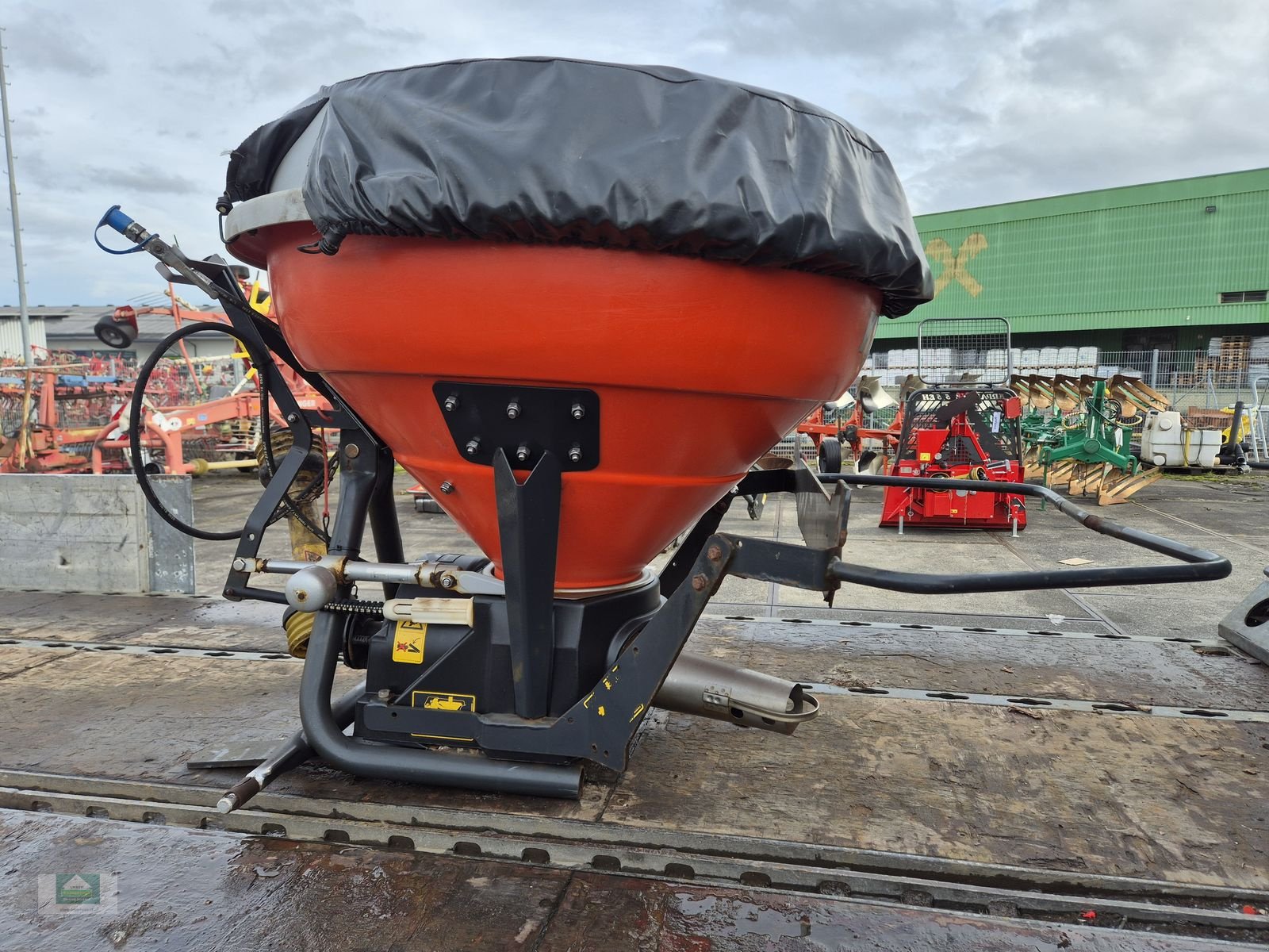 Sandstreuer & Salzstreuer типа Sonstige SALZ- UND SPLITSTREUER 200 L, Gebrauchtmaschine в Klagenfurt (Фотография 5)