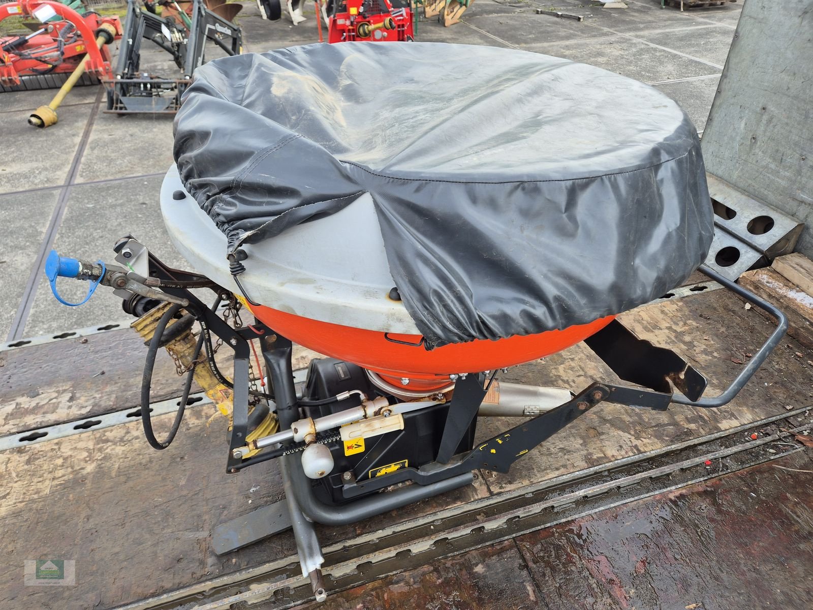 Sandstreuer & Salzstreuer типа Sonstige SALZ- UND SPLITSTREUER 200 L, Gebrauchtmaschine в Klagenfurt (Фотография 4)