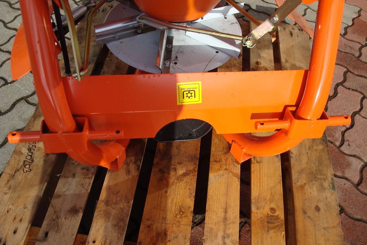 Sandstreuer & Salzstreuer des Typs Sonstige Salz und Splittstreuer 300 Liter, Neumaschine in Judenburg (Bild 6)