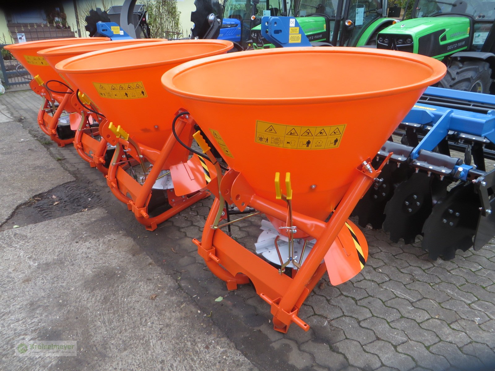 Sandstreuer & Salzstreuer des Typs Sonstige Salzstreuer ST300 PVC **SOFORT VERFÜGBAR**, Neumaschine in Feuchtwangen (Bild 2)