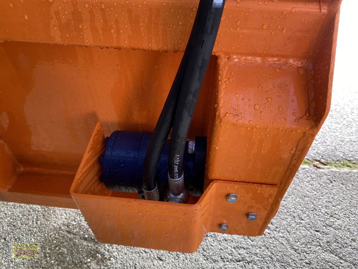 Sandstreuer & Salzstreuer des Typs Sonstige Selbstlade-Splitstreuer-Walzenstreuer 1000 Liter, Neumaschine in Kötschach (Bild 13)