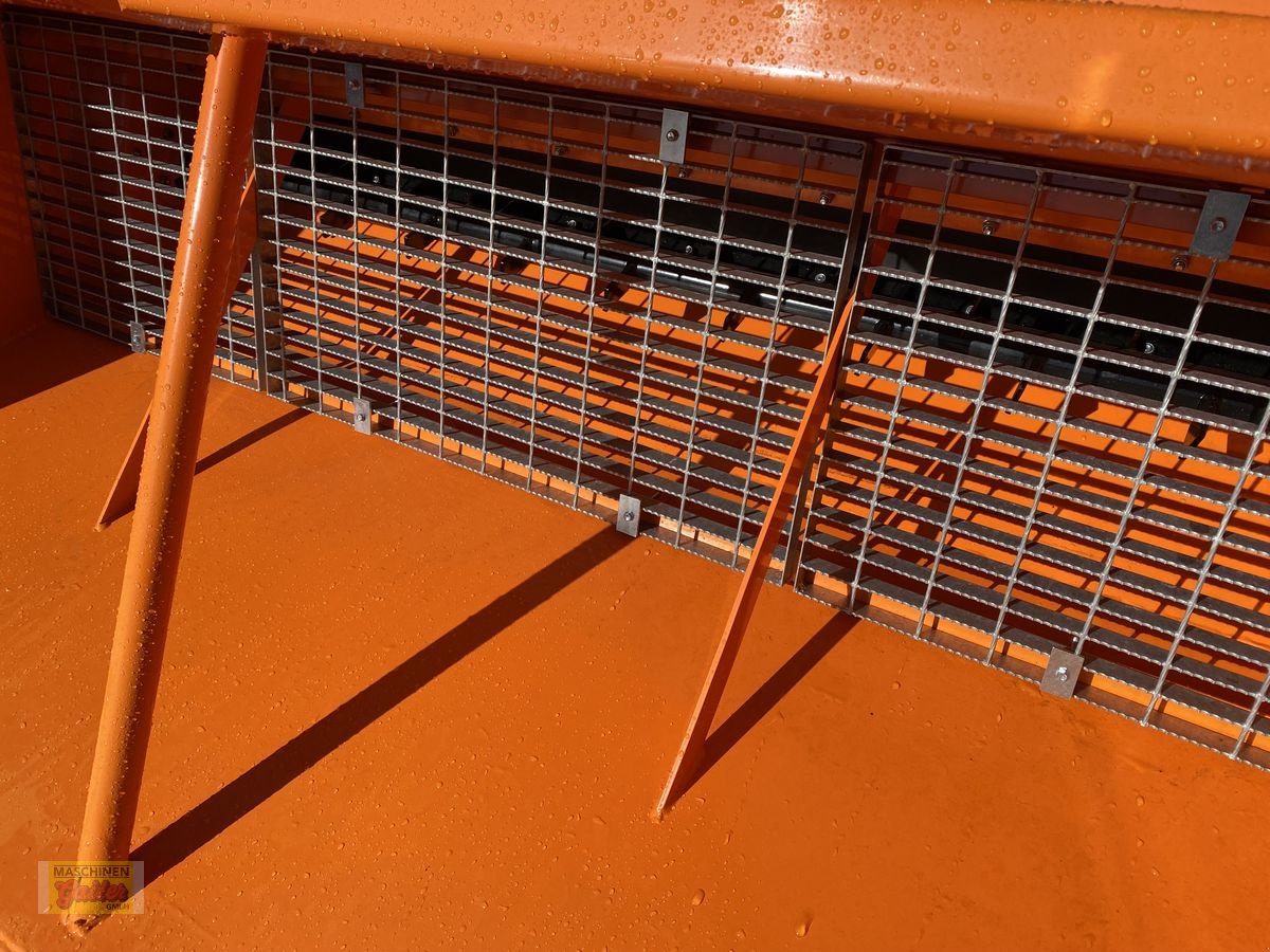 Sandstreuer & Salzstreuer des Typs Sonstige Selbstlade-Splitstreuer-Walzenstreuer 1000 Liter, Neumaschine in Kötschach (Bild 26)