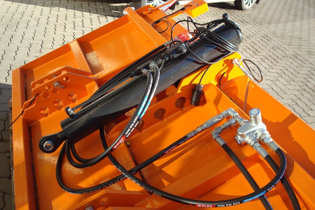 Sandstreuer & Salzstreuer des Typs Sonstige Selbstladestreuer 1m³, Neumaschine in Judenburg (Bild 7)