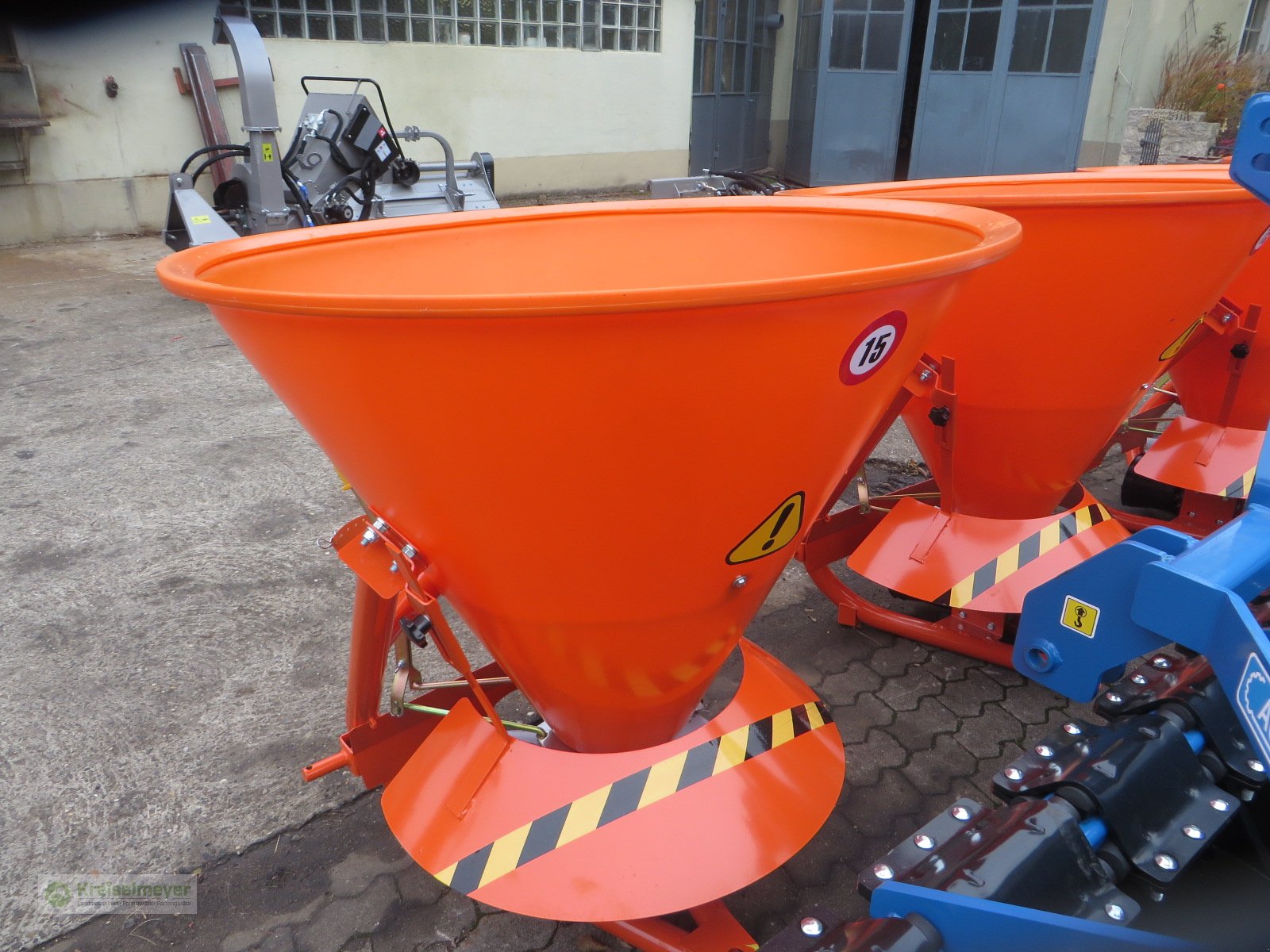 Sandstreuer & Salzstreuer des Typs Sonstige ST300 mit Beleuchtung und Abdeckplane 300 l PVC Trichter hydr.Bedienung, Neumaschine in Feuchtwangen (Bild 3)