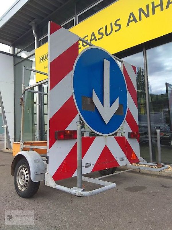 Sandstreuer & Salzstreuer des Typs Sonstige Verkehrsleittafel Baustellenanhänger 750kg, Gebrauchtmaschine in Gevelsberg (Bild 1)