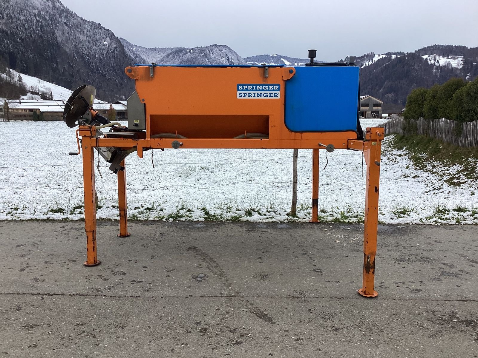 Sandstreuer & Salzstreuer van het type Springer Aufsattelstreuer AS 135, Gebrauchtmaschine in Bezau (Foto 1)