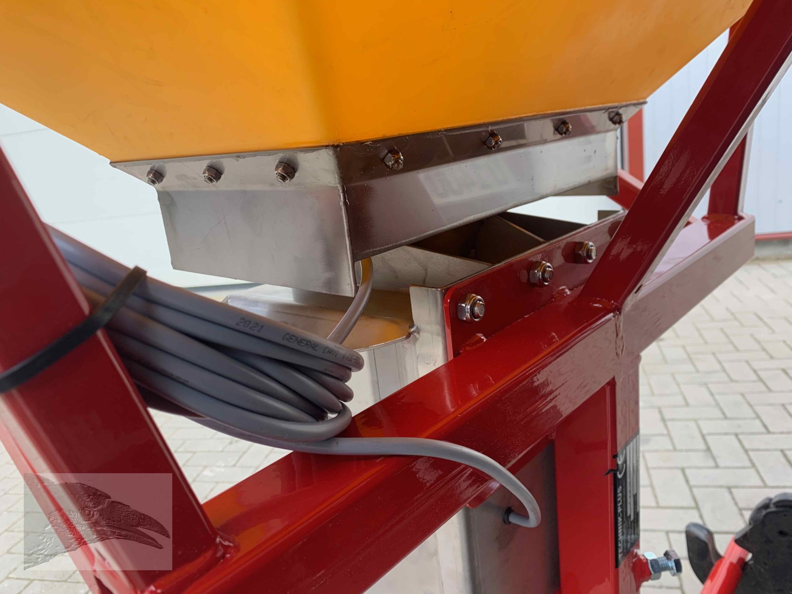 Sandstreuer & Salzstreuer des Typs Technik-Plus 300 ltr Tellerstreuer Edelstahl, Neumaschine in Südheide (Bild 10)