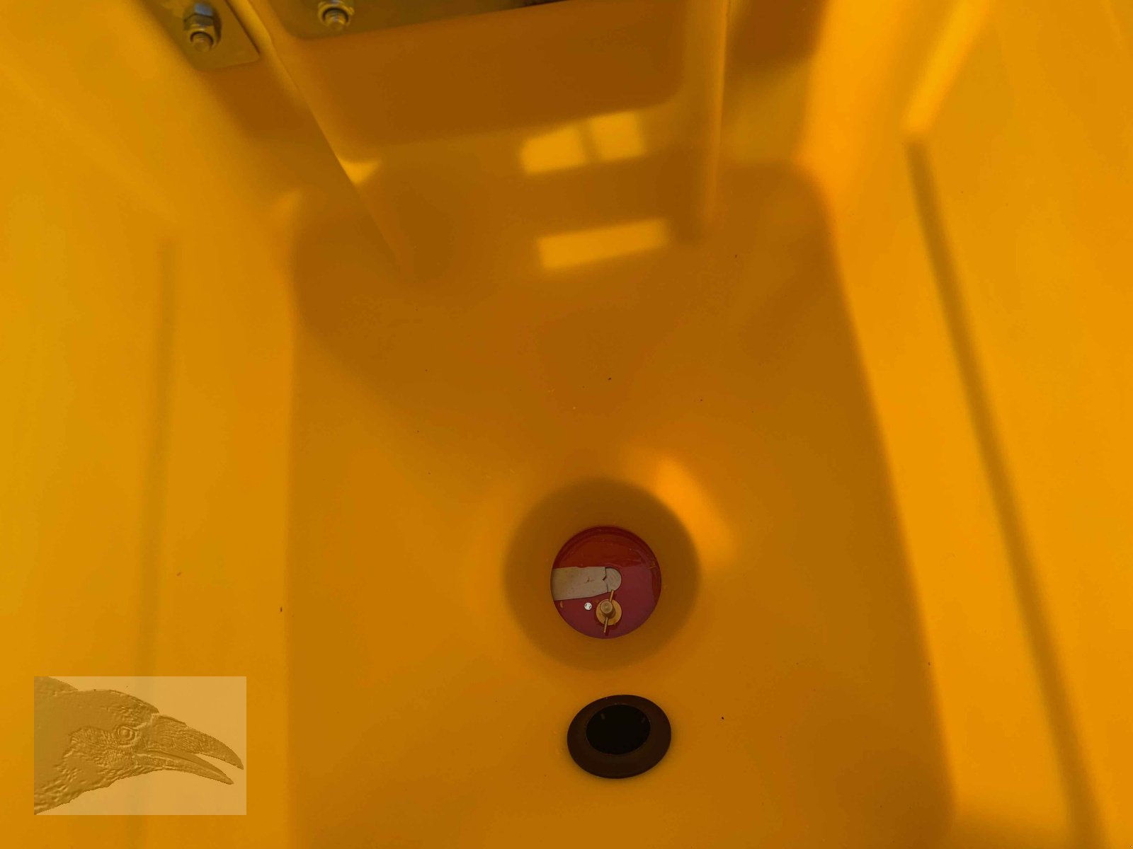 Sandstreuer & Salzstreuer of the type Technik Plus TP 130 Winterprofi Niro Tellerstreuer, Neumaschine in Südheide (Picture 11)