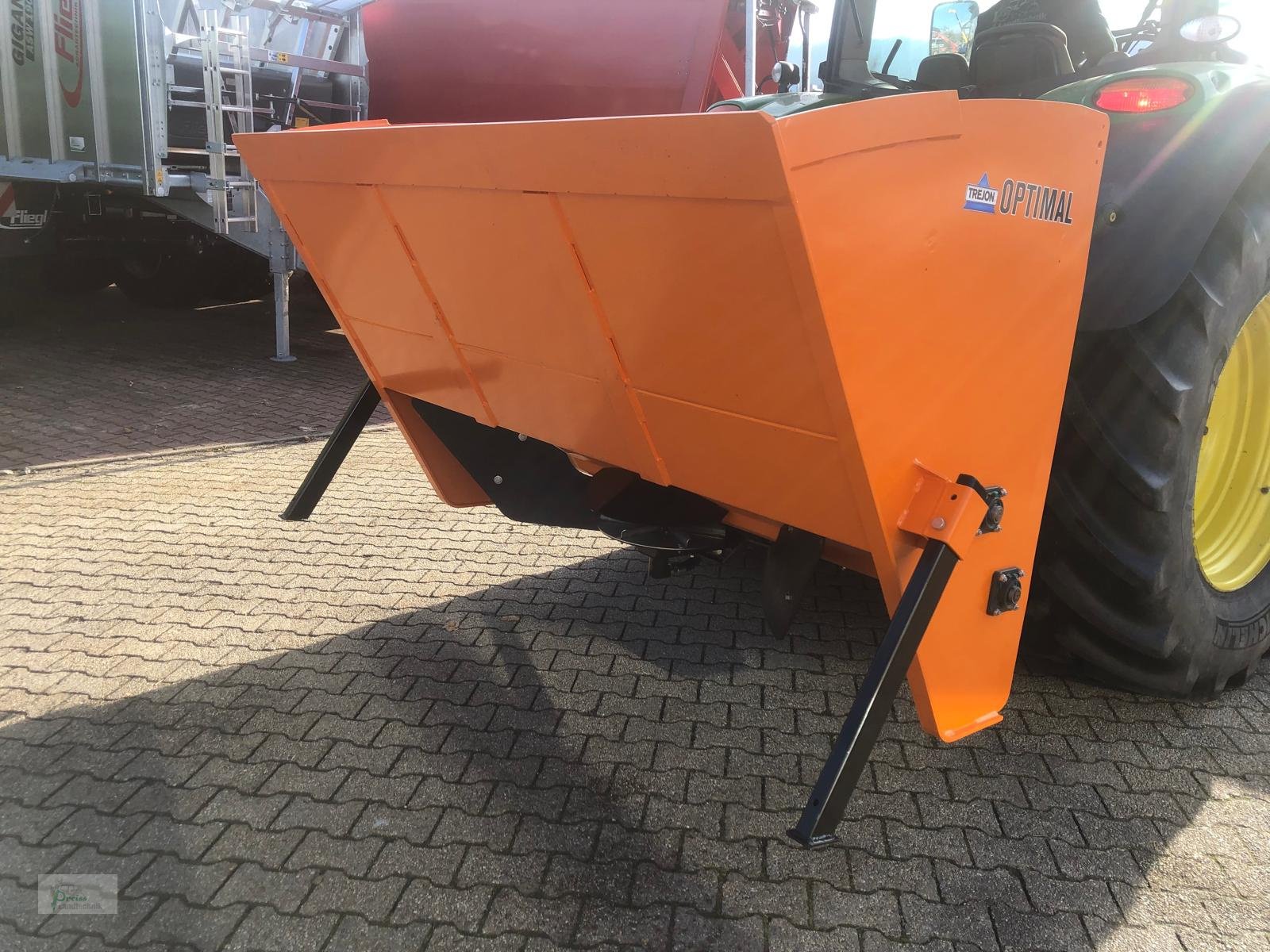 Sandstreuer & Salzstreuer tipa Trejon DS1700, Neumaschine u Bad Kötzting (Slika 1)