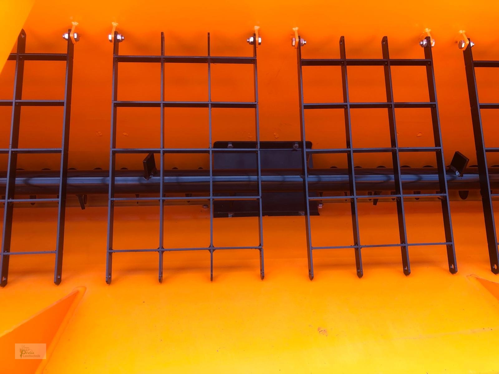 Sandstreuer & Salzstreuer tipa Trejon DS1700, Neumaschine u Bad Kötzting (Slika 3)