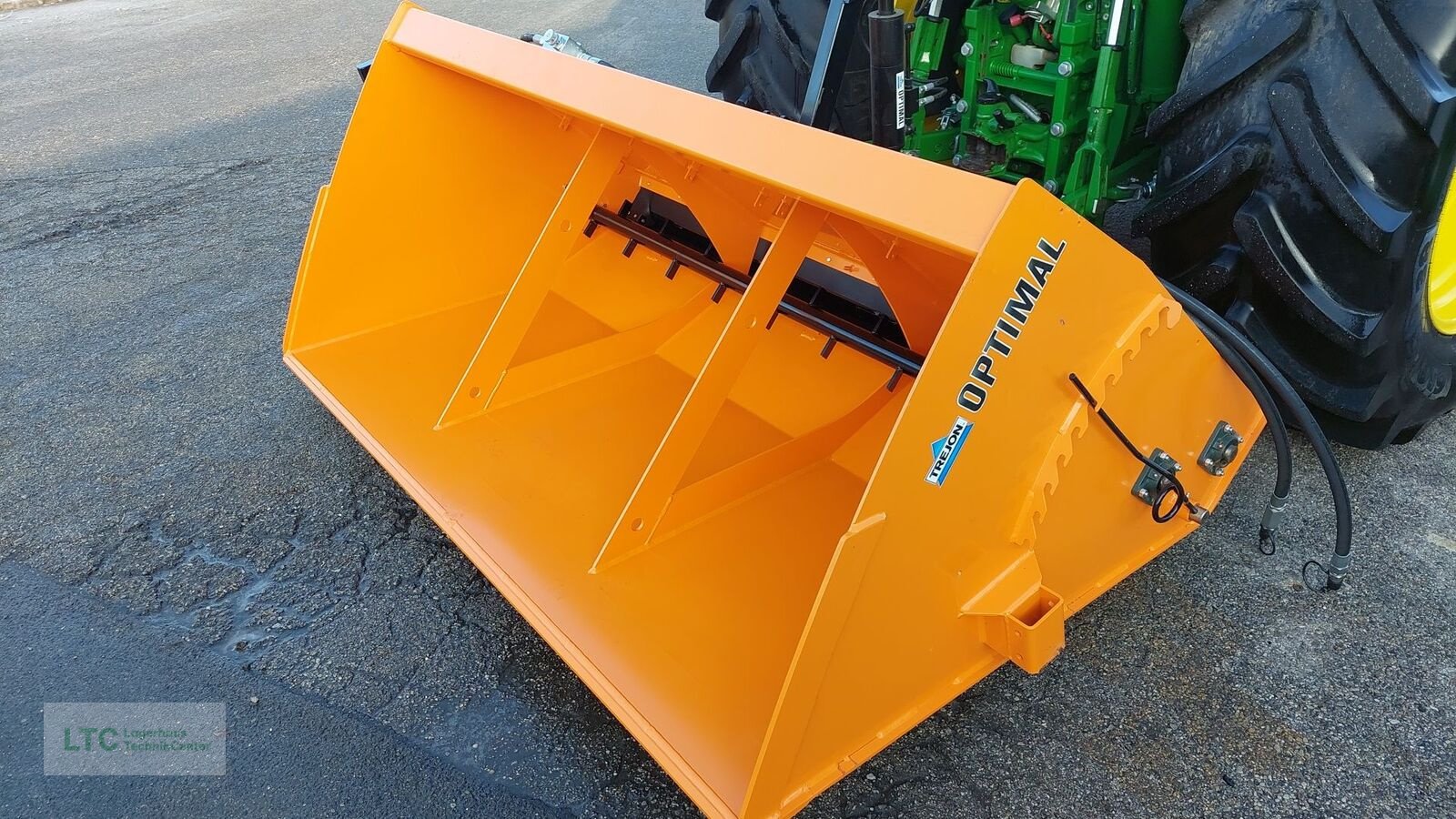 Sandstreuer & Salzstreuer of the type Trejon Optimal SP 1600, Neumaschine in Herzogenburg (Picture 4)