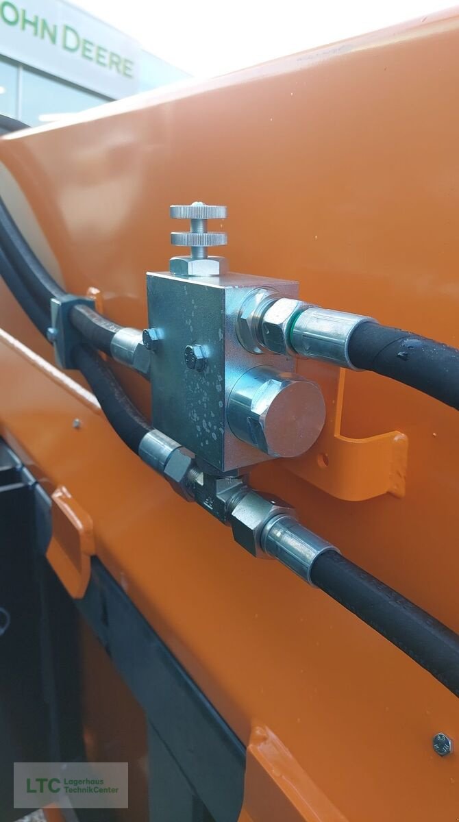 Sandstreuer & Salzstreuer of the type Trejon Optimal SP 1600, Neumaschine in Herzogenburg (Picture 6)