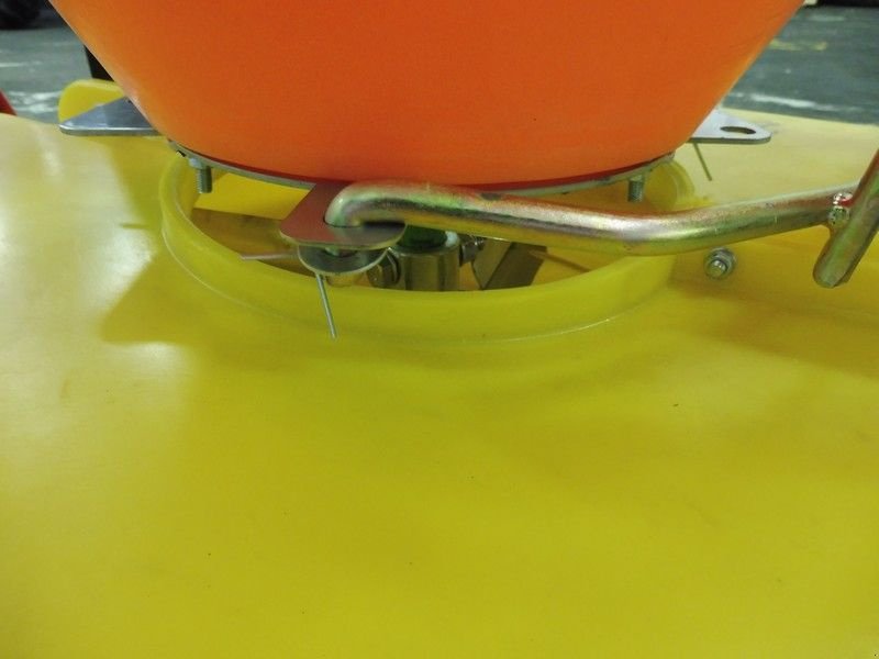 Sandstreuer & Salzstreuer of the type Zeppelin Saleuse KMS localiseur, Gebrauchtmaschine in RETHEL (Picture 10)