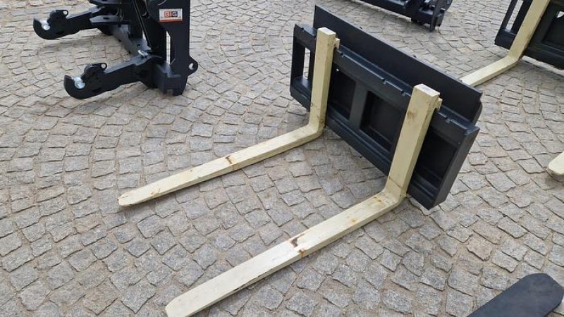Schaufel des Typs Big Dutchman Palettengabel 2 t mit Bobcat 90 cm Aufnahme, Neumaschine in Göpfritz an der Wild (Bild 3)