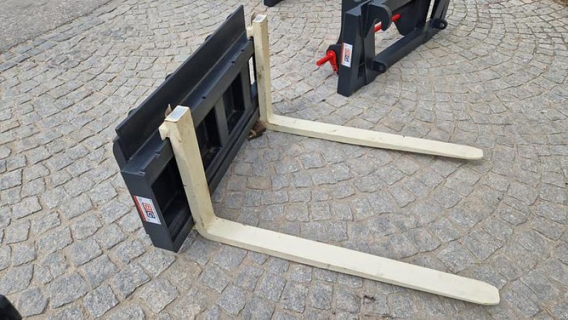 Schaufel des Typs Big Dutchman Palettengabel 2 t mit Bobcat 90 cm Aufnahme, Neumaschine in Göpfritz an der Wild (Bild 1)