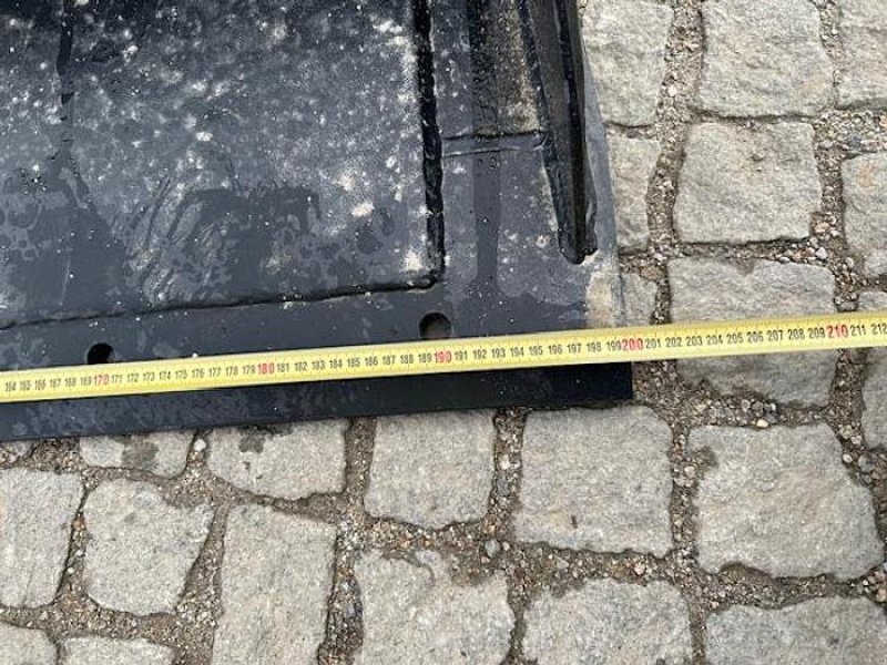 Schaufel des Typs Big Dutchman Schwergutschaufel SUN 200 cm mit Kramer 312 Aufnahme, Neumaschine in Göpfritz an der Wild (Bild 5)