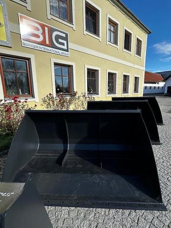 Schaufel des Typs Big Dutchman Volumenschaufel 220 cm mit Merlo ZM2 Aufnahme, Neumaschine in Göpfritz an der Wild (Bild 1)