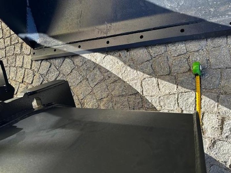 Schaufel des Typs Big Dutchman Volumenschaufel 220 cm mit Merlo ZM2 Aufnahme, Neumaschine in Göpfritz an der Wild (Bild 7)