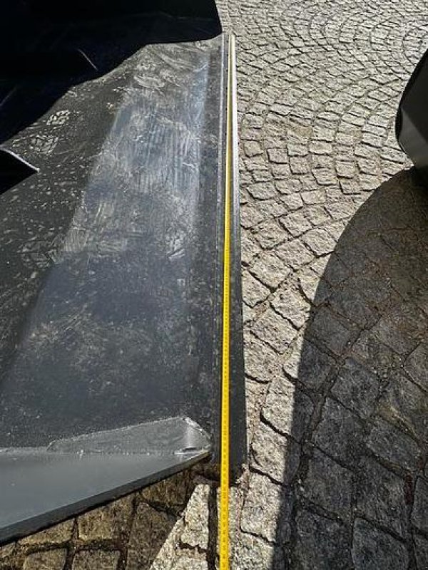 Schaufel des Typs Big Dutchman Volumenschaufel 220 cm mit Merlo ZM2 Aufnahme, Neumaschine in Göpfritz an der Wild (Bild 2)