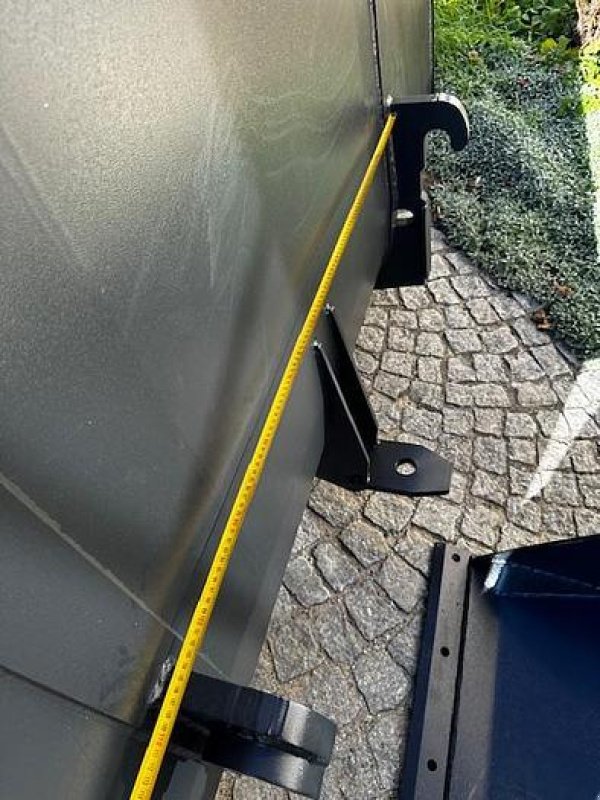 Schaufel des Typs Big Dutchman Volumenschaufel 220 cm mit Merlo ZM2 Aufnahme, Neumaschine in Göpfritz an der Wild (Bild 8)