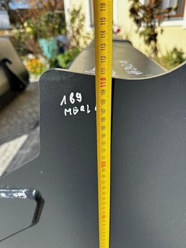 Schaufel des Typs Big Dutchman Volumenschaufel 250 cm mit Merlo ZM2 Aufnahme, Neumaschine in Göpfritz an der Wild (Bild 8)