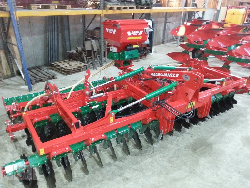 Scheibenegge des Typs Agro-Masz BT50 H Hydraulische Klappung, Neumaschine in Tiefenbach (Bild 1)