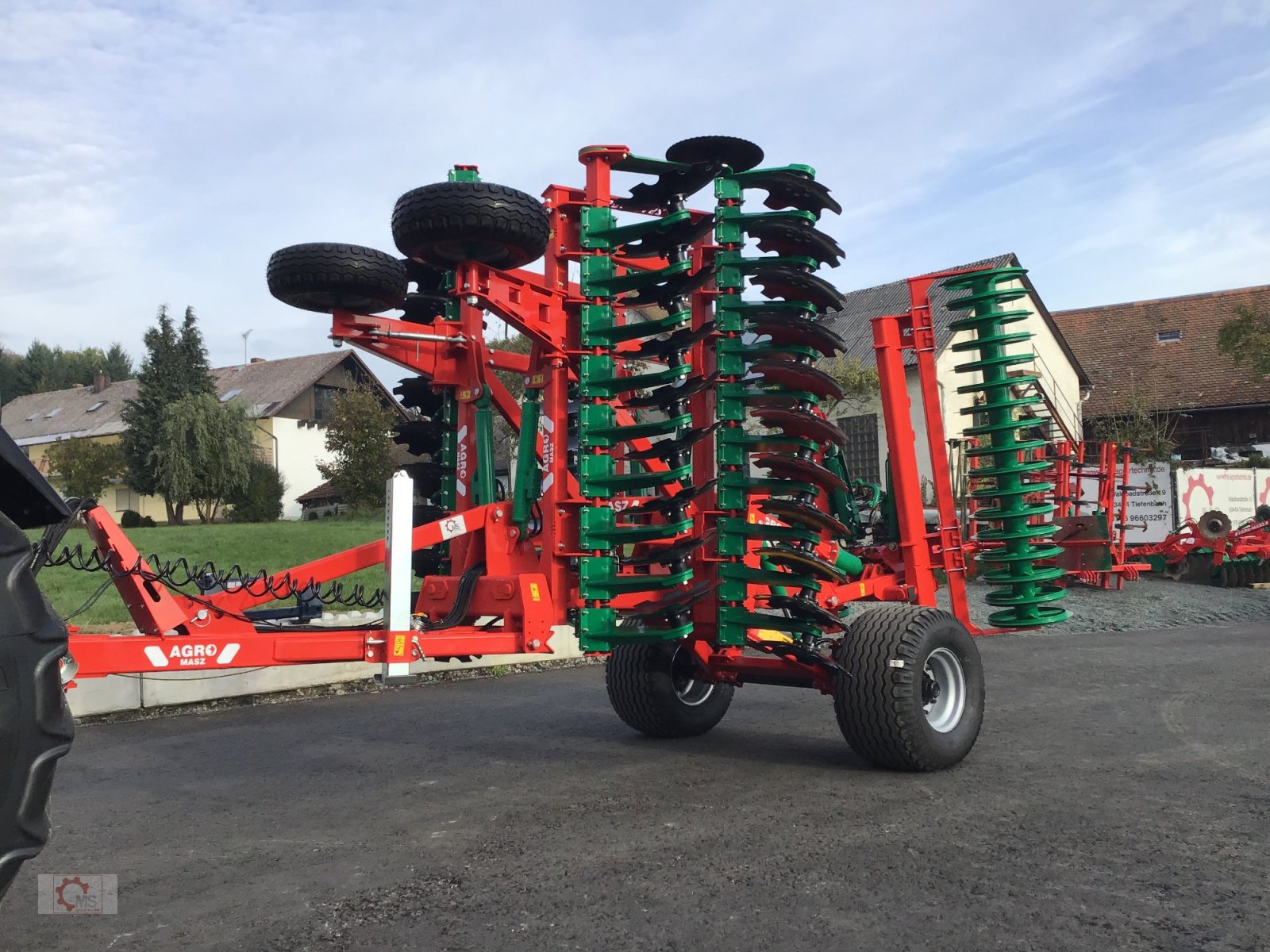 Scheibenegge van het type Agro-Masz BTC50H gezogen Druckluftbremse 560er Scheiben, Neumaschine in Tiefenbach (Foto 1)