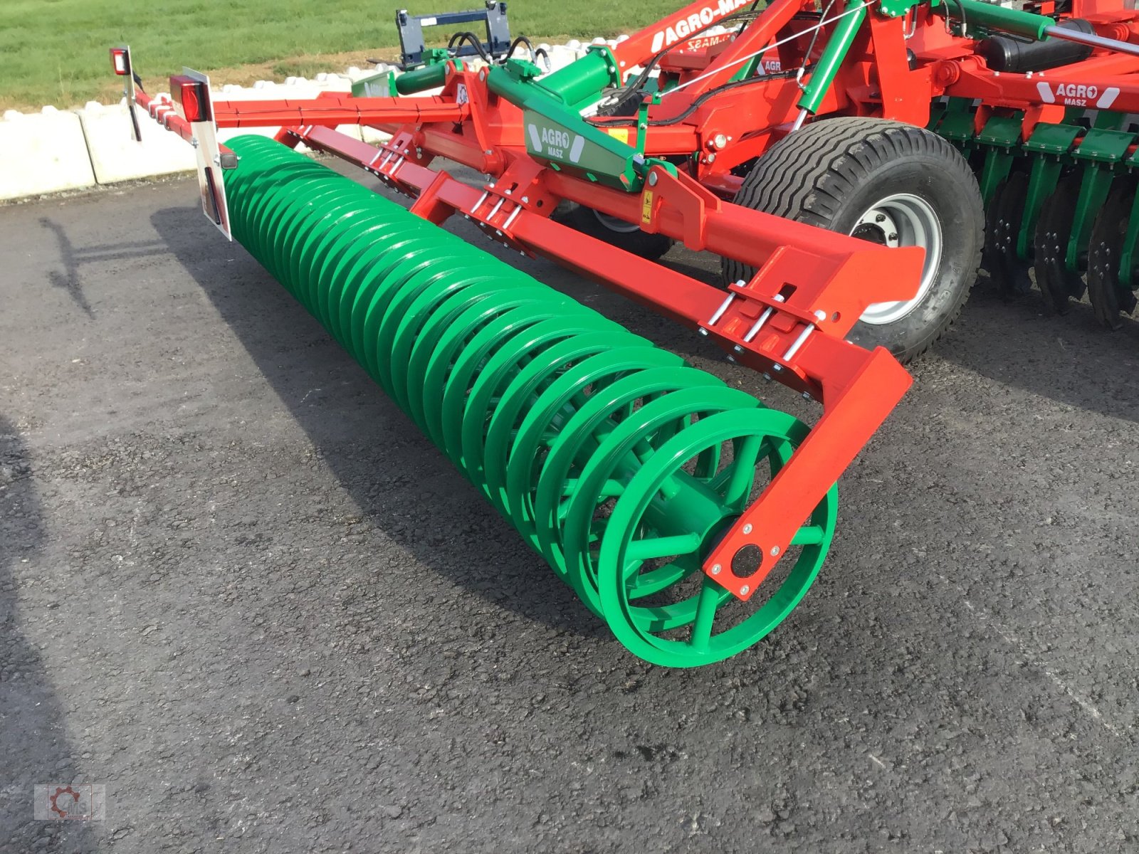 Scheibenegge van het type Agro-Masz BTC50H gezogen Druckluftbremse 560er Scheiben, Neumaschine in Tiefenbach (Foto 13)