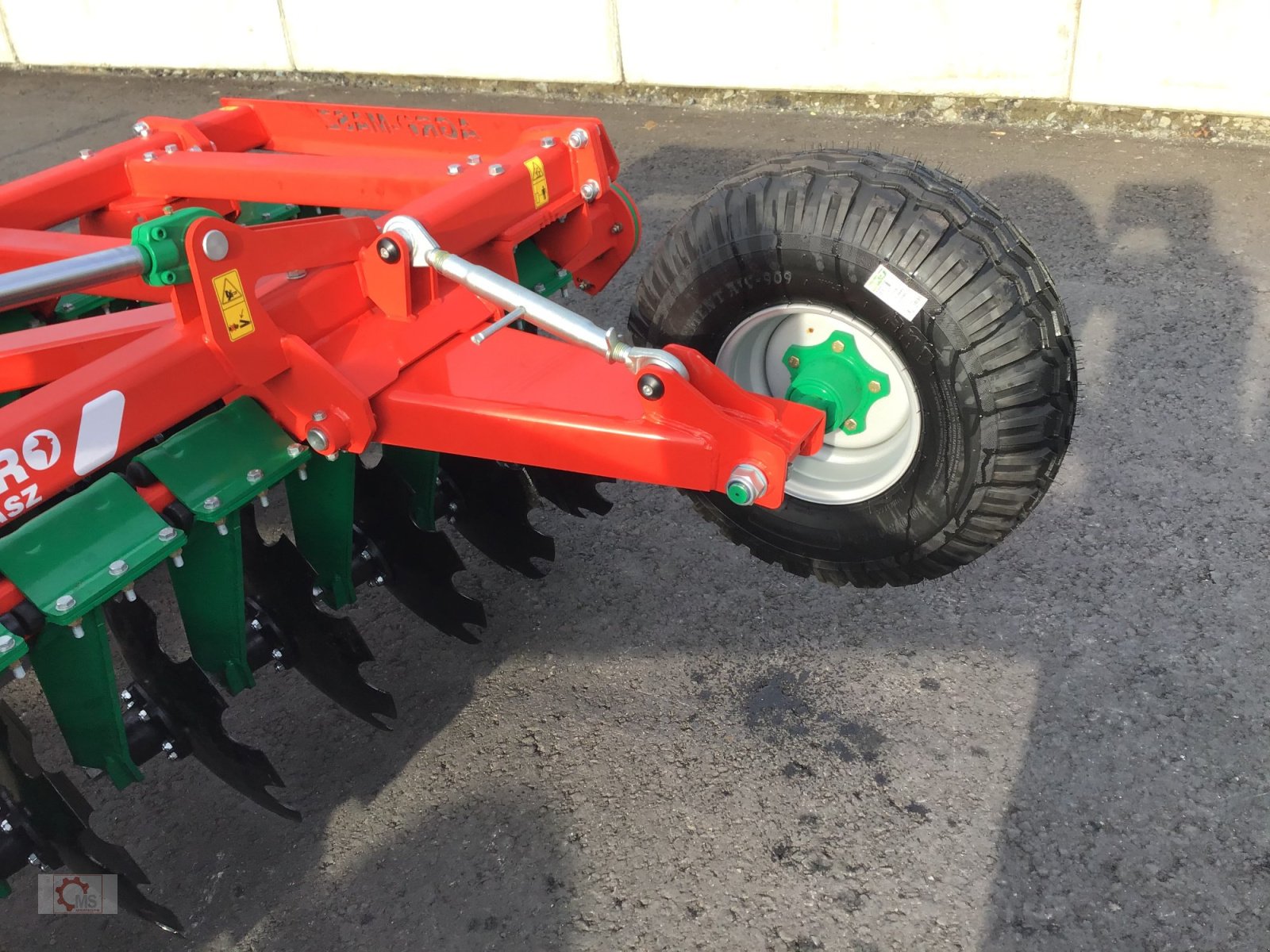 Scheibenegge van het type Agro-Masz BTC50H gezogen Druckluftbremse 560er Scheiben, Neumaschine in Tiefenbach (Foto 14)