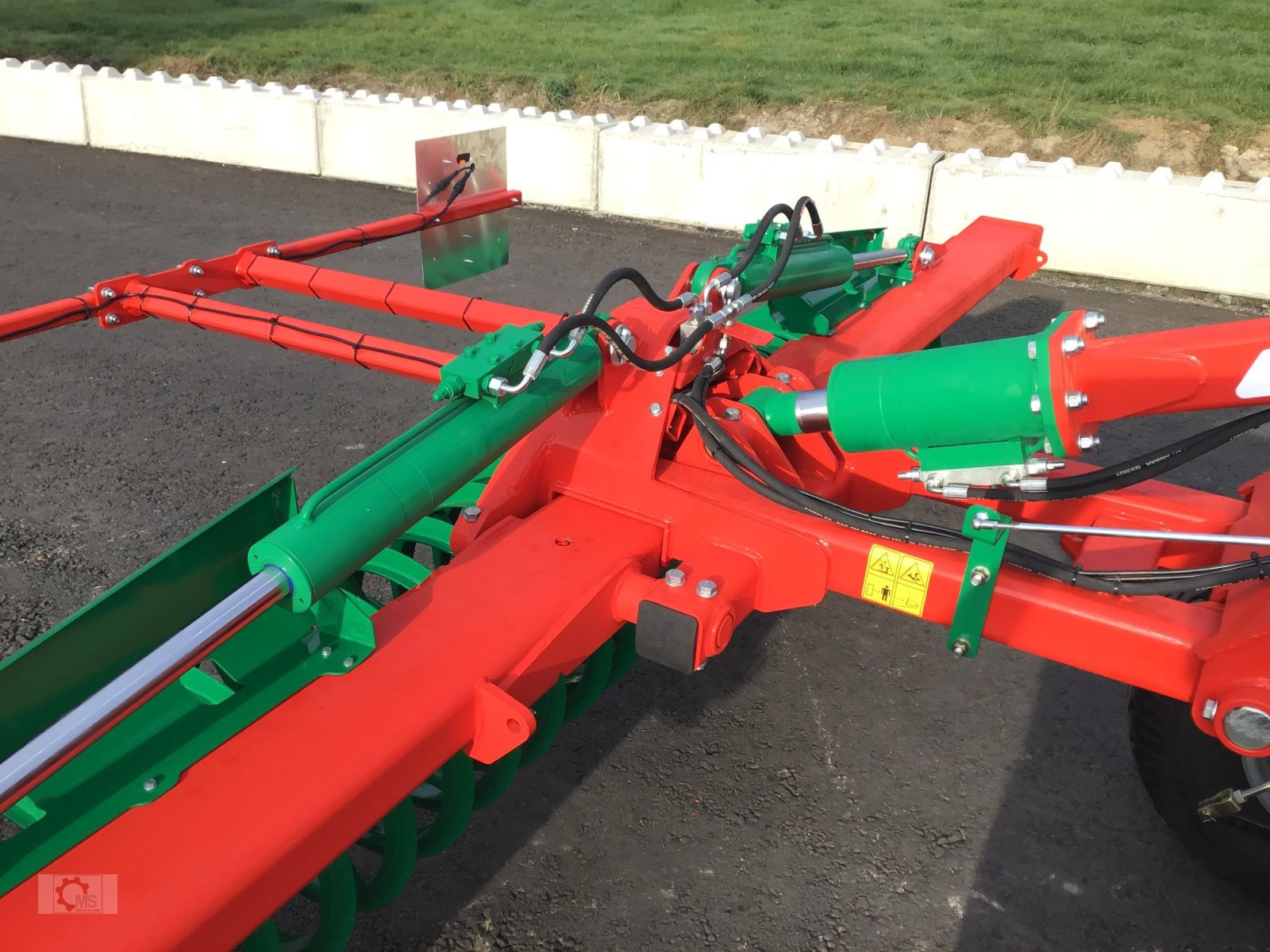 Scheibenegge van het type Agro-Masz BTC50H gezogen Druckluftbremse 560er Scheiben, Neumaschine in Tiefenbach (Foto 18)