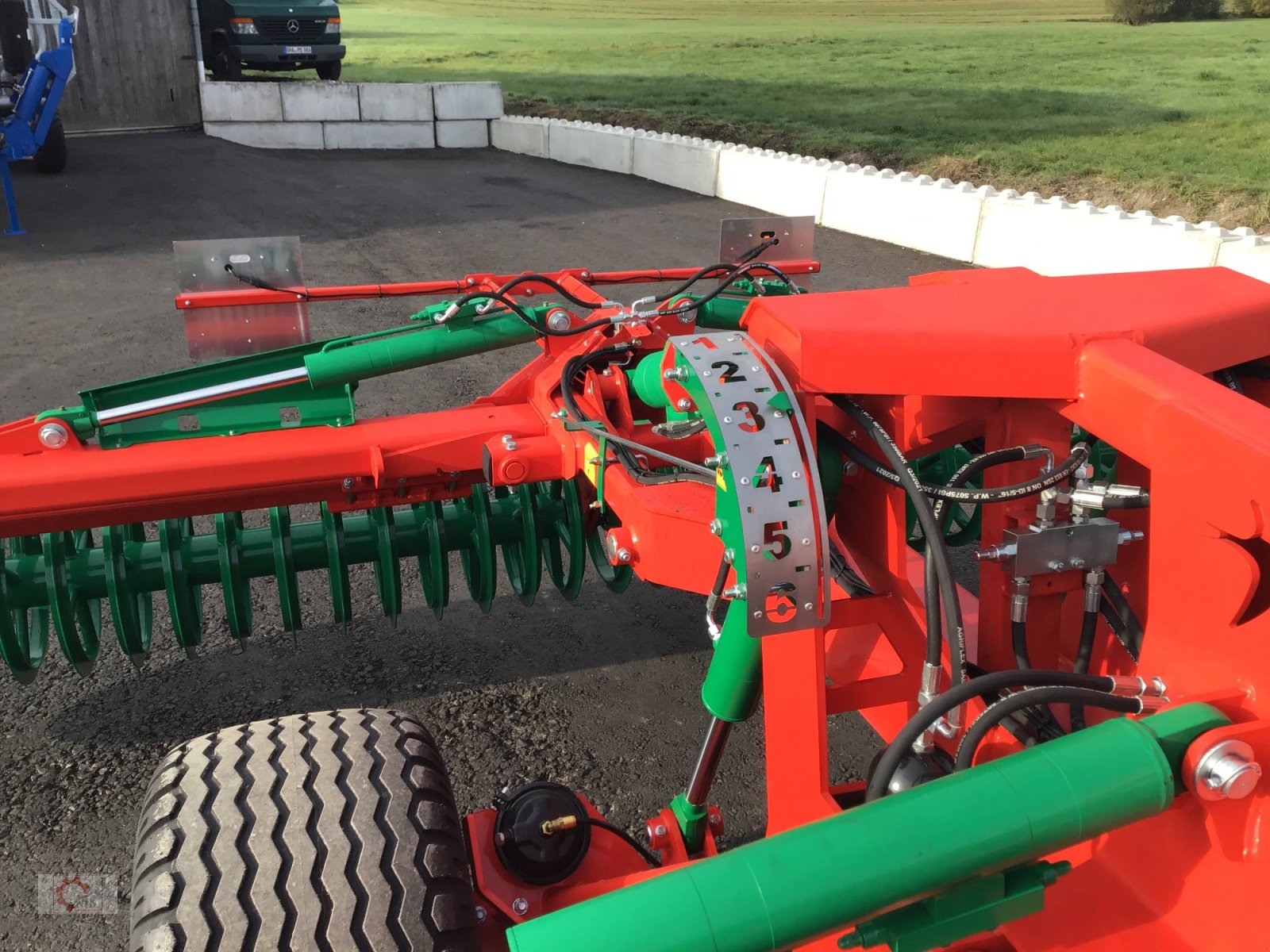 Scheibenegge van het type Agro-Masz BTC50H gezogen Druckluftbremse 560er Scheiben, Neumaschine in Tiefenbach (Foto 19)