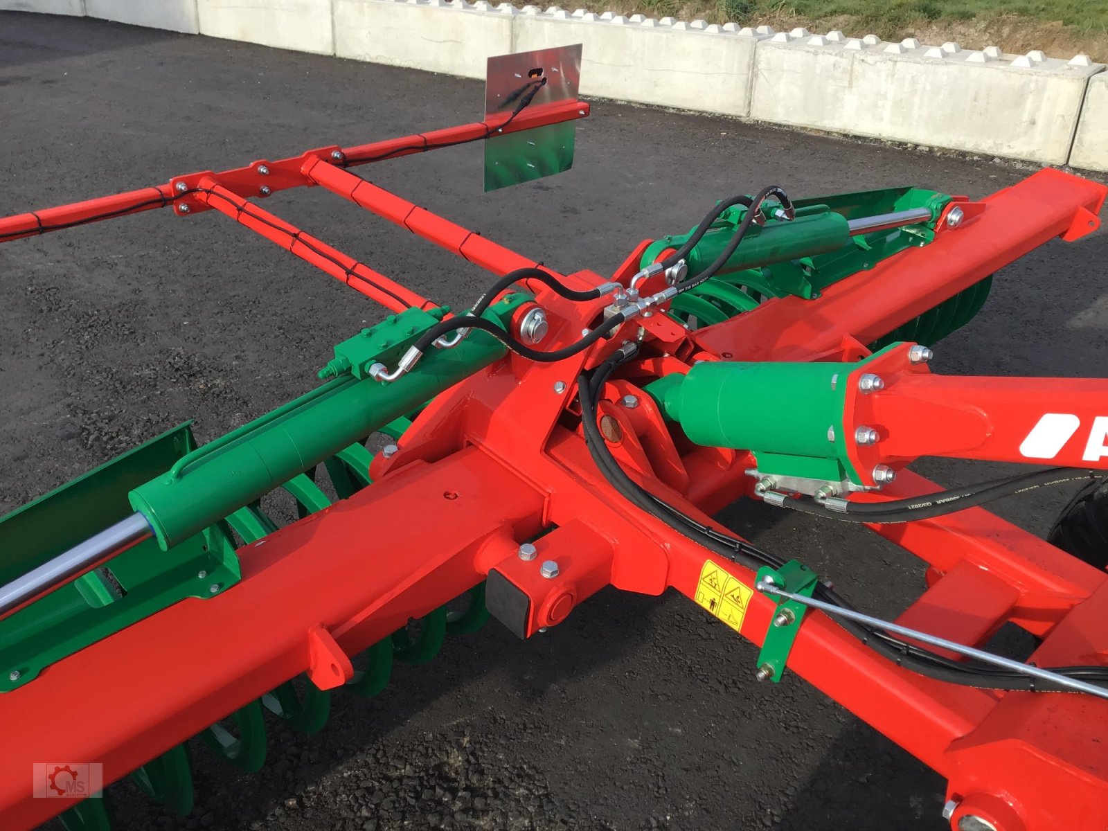 Scheibenegge of the type Agro-Masz BTC50H gezogen Druckluftbremse 560er Scheiben, Neumaschine in Tiefenbach (Picture 11)