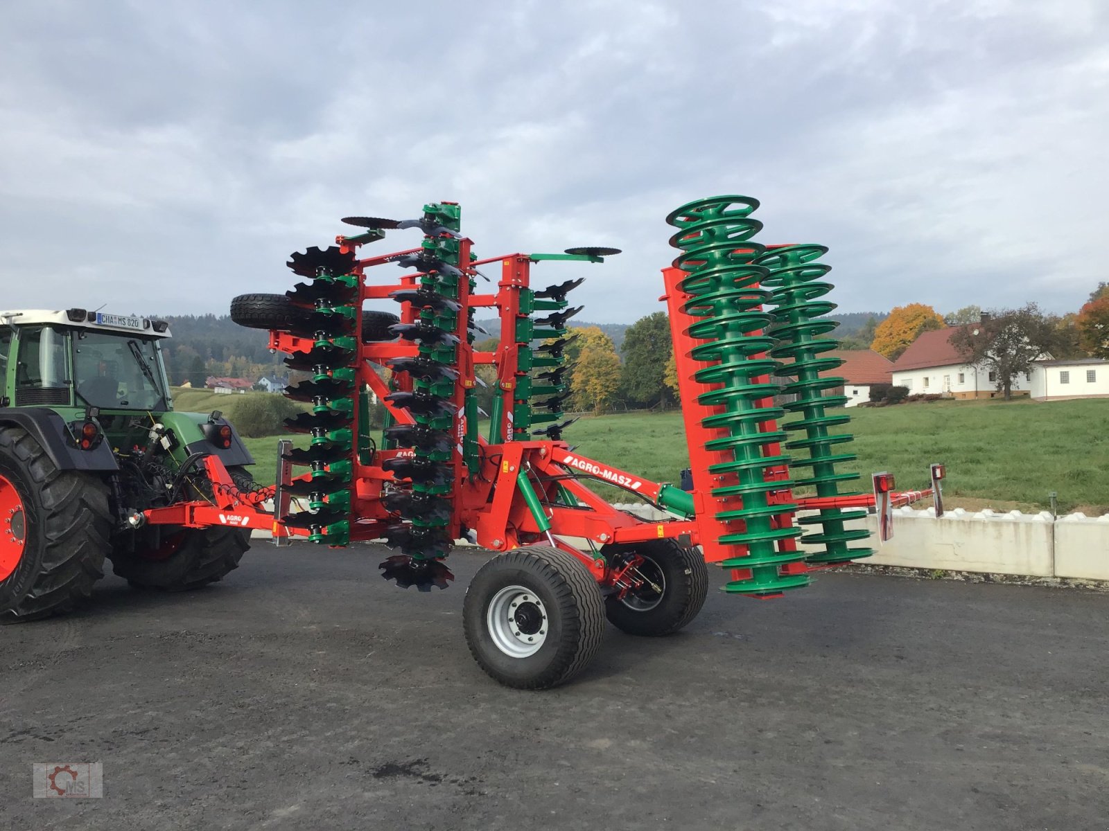 Scheibenegge of the type Agro-Masz BTC50H gezogen Druckluftbremse 560er Scheiben, Neumaschine in Tiefenbach (Picture 22)