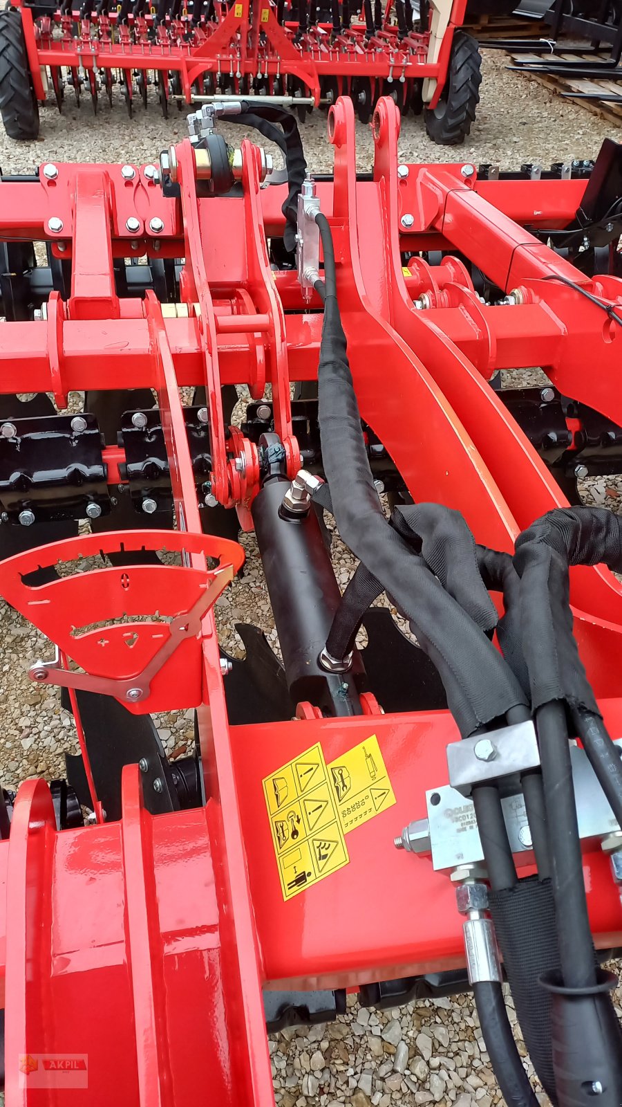 Scheibenegge des Typs Akpil Bison 30 hydr. Winkelverstellung, Neumaschine in Neumarkt (Bild 5)