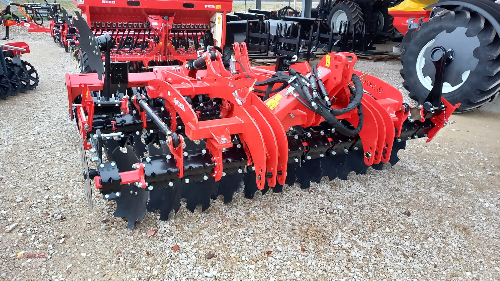 Scheibenegge des Typs Akpil Bison 30 hydr. Winkelverstellung, Neumaschine in Neumarkt (Bild 3)