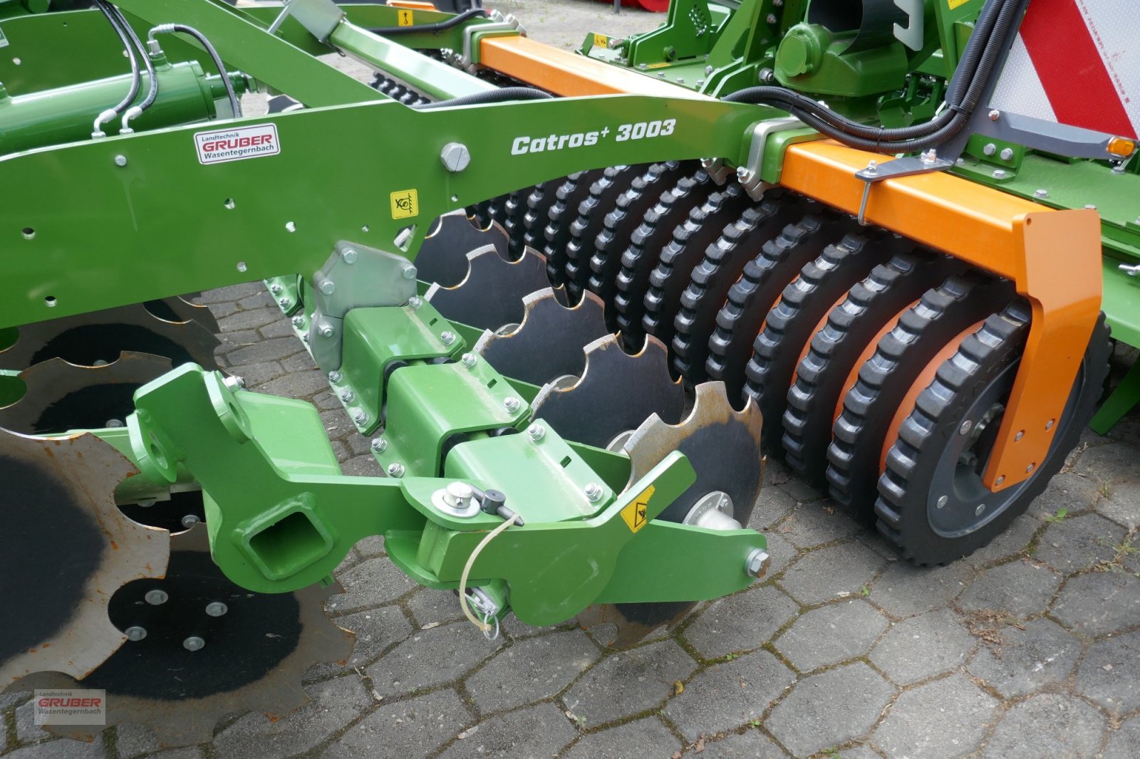 Scheibenegge типа Amazone Catros + 3003 mit Matrixprofil-Keilringwalze, Neumaschine в Dorfen (Фотография 4)