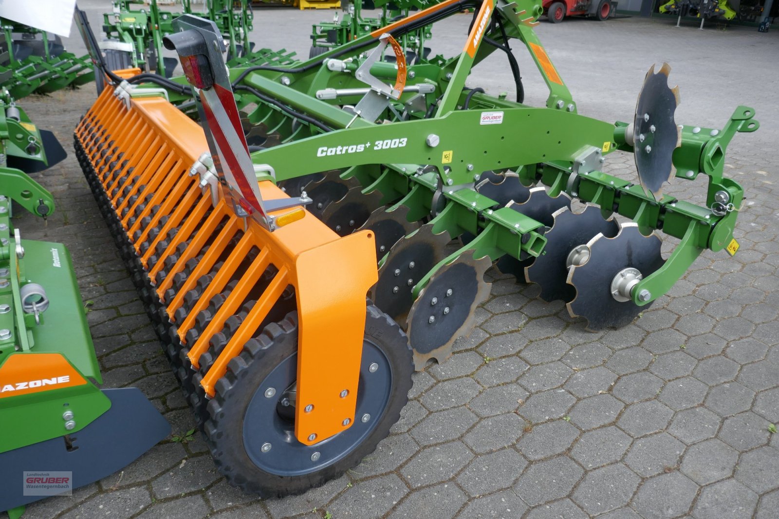 Scheibenegge типа Amazone Catros + 3003 mit Matrixprofil-Keilringwalze, Neumaschine в Dorfen (Фотография 5)