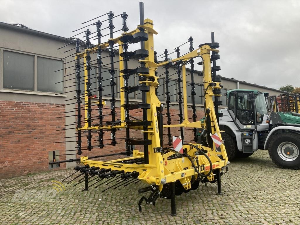 Scheibenegge des Typs Bednar PRO PN 9000, Neumaschine in Lütjenburg (Bild 1)