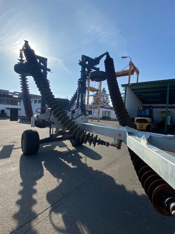 Scheibenegge des Typs Fliegl KSE 680, Neumaschine in Döllstädt (Bild 1)