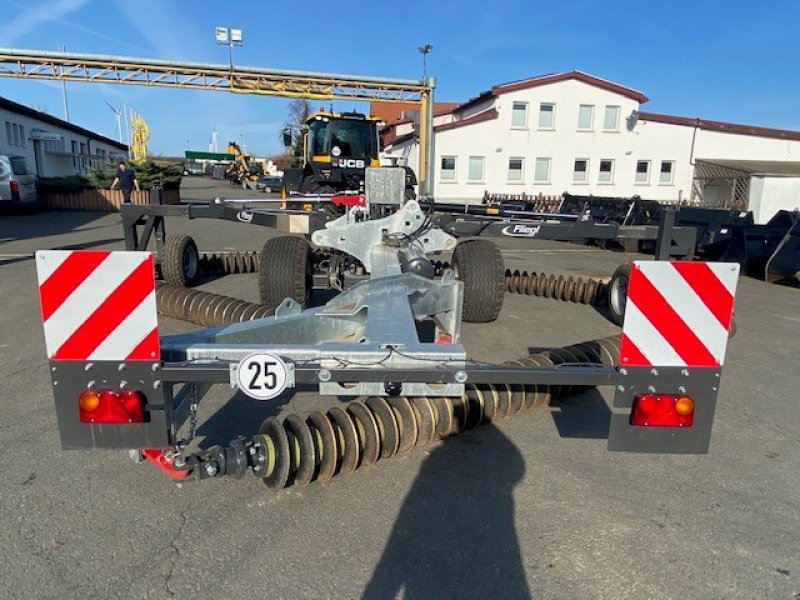 Scheibenegge des Typs Fliegl KSE 680, Neumaschine in Döllstädt (Bild 11)