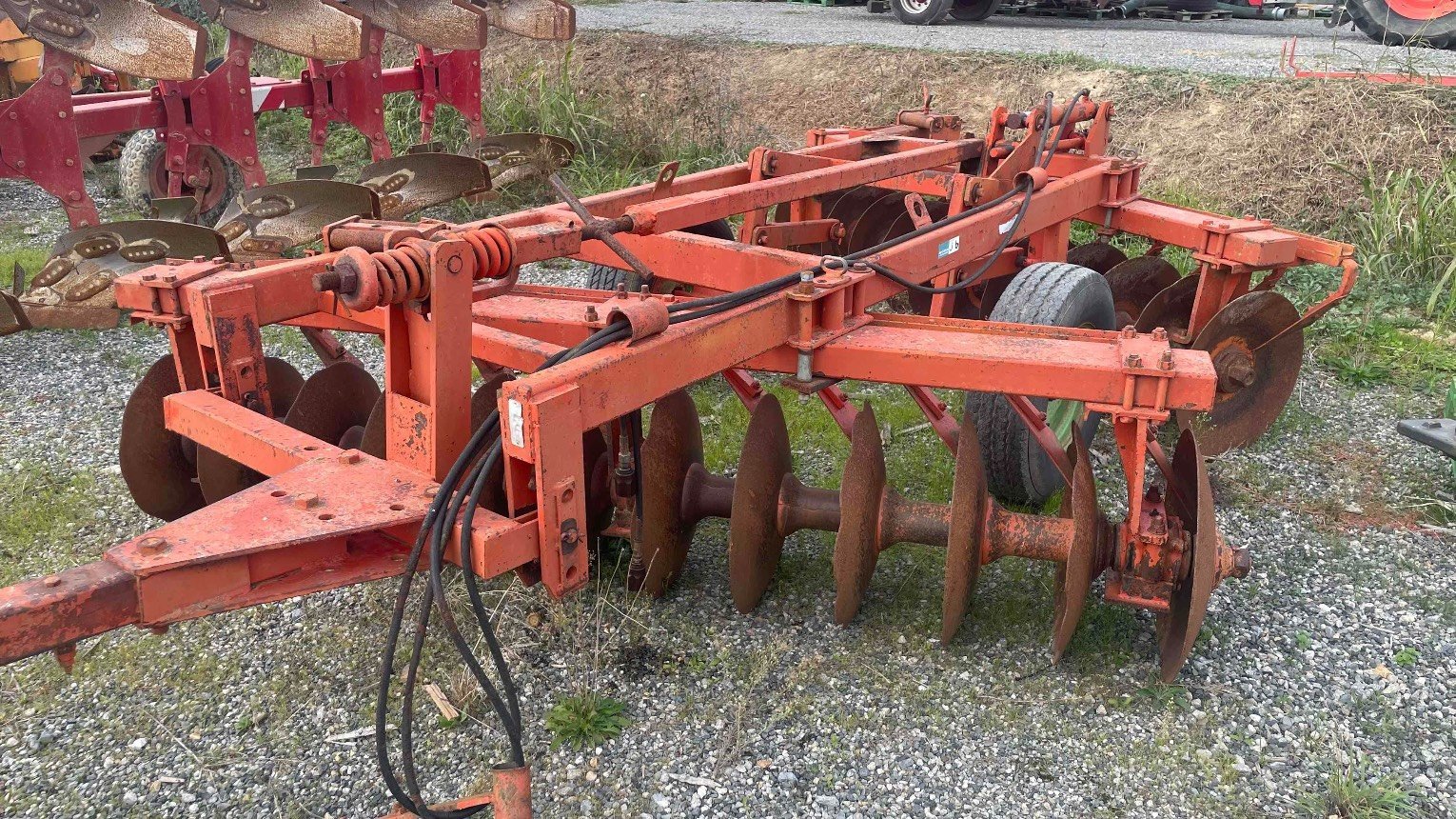 Scheibenegge du type Jean de Bru COVER CROP EN V 24 D, Gebrauchtmaschine en ST ELIX THEUX (Photo 5)