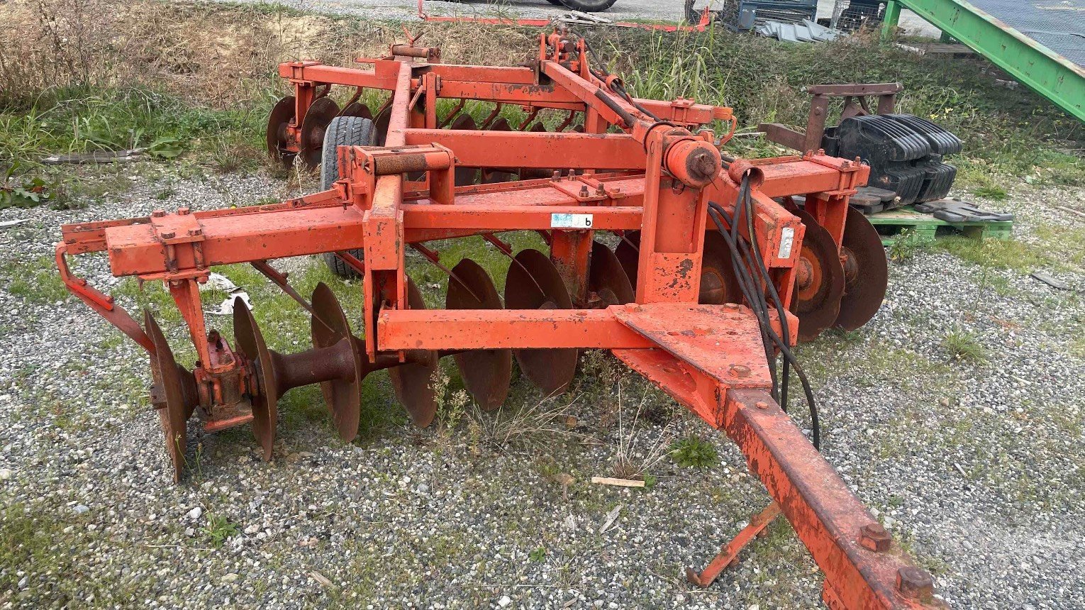 Scheibenegge del tipo Jean de Bru COVER CROP EN V 24 D, Gebrauchtmaschine In ST ELIX THEUX (Immagine 2)