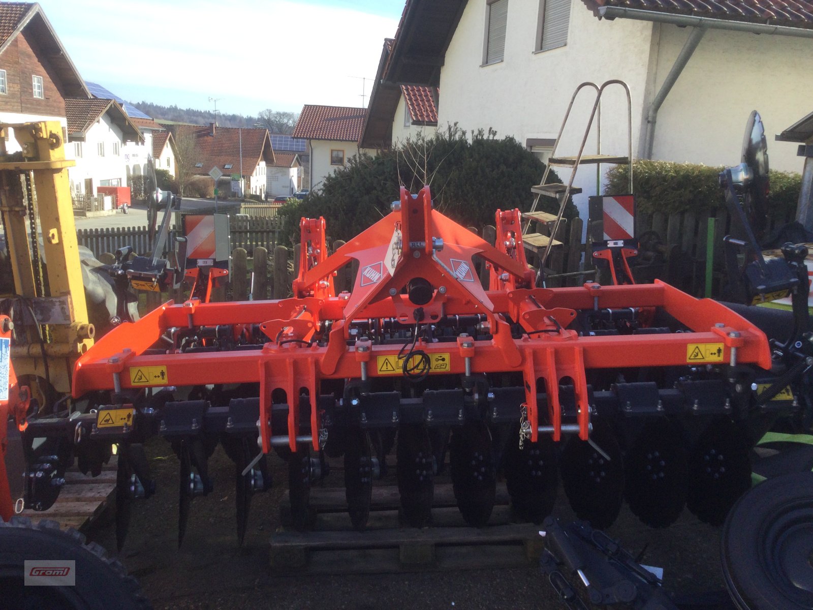 Scheibenegge Türe ait Kuhn Optimer L 300, Mietmaschine içinde Kößlarn (resim 2)