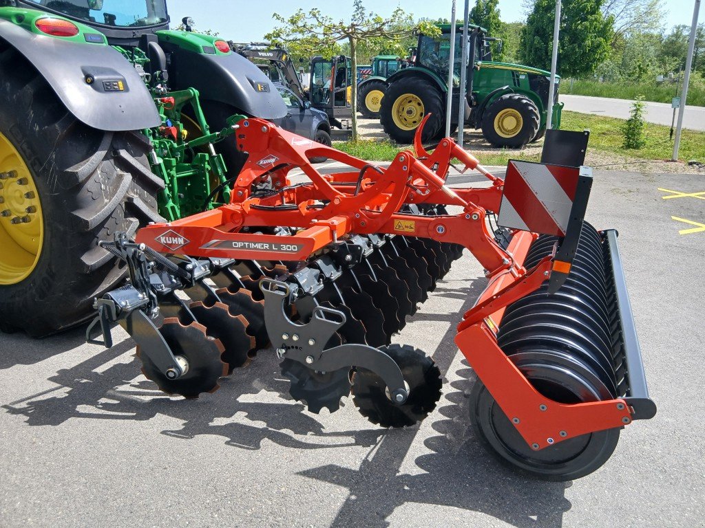Scheibenegge typu Kuhn Optimer L300, Ausstellungsmaschine v Lengnau (Obrázek 1)