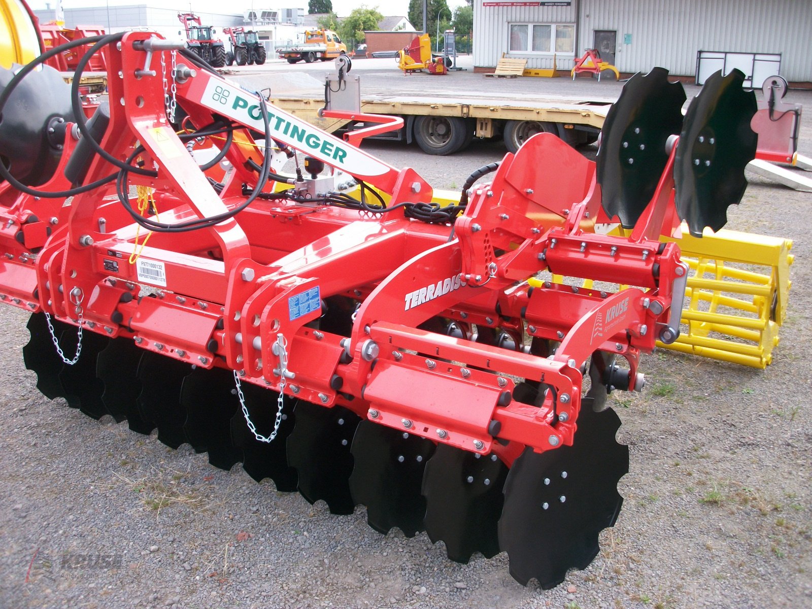 Scheibenegge des Typs Pöttinger Terradisc 3001, Neumaschine in Fürstenau (Bild 2)