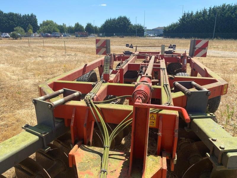 Scheibenegge Türe ait Razol 36 DISQUES, Gebrauchtmaschine içinde LE PONT CHRETIEN (resim 9)