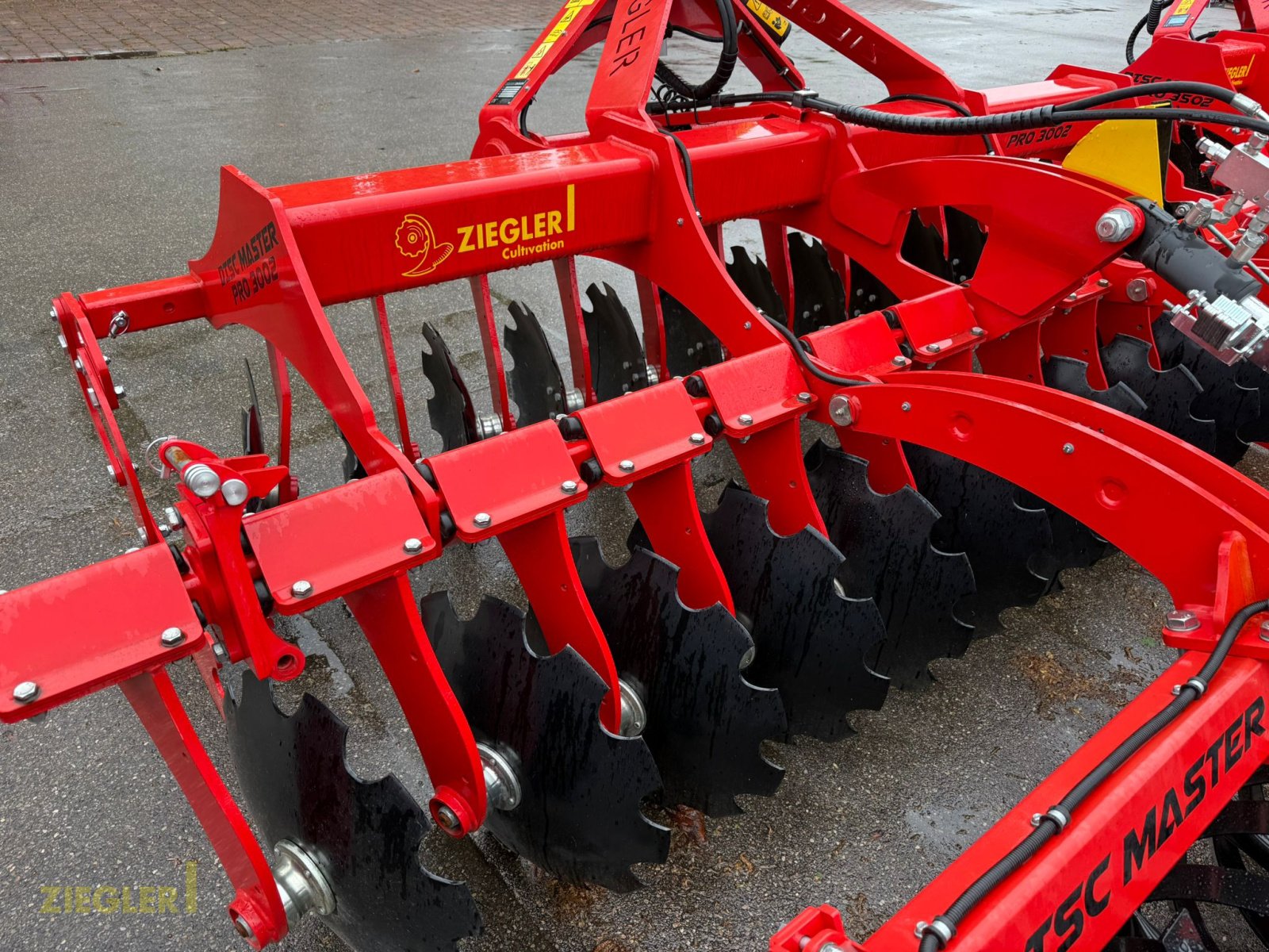 Scheibenegge des Typs Ziegler Disc Master Pro 3002, Neumaschine in Pöttmes (Bild 3)