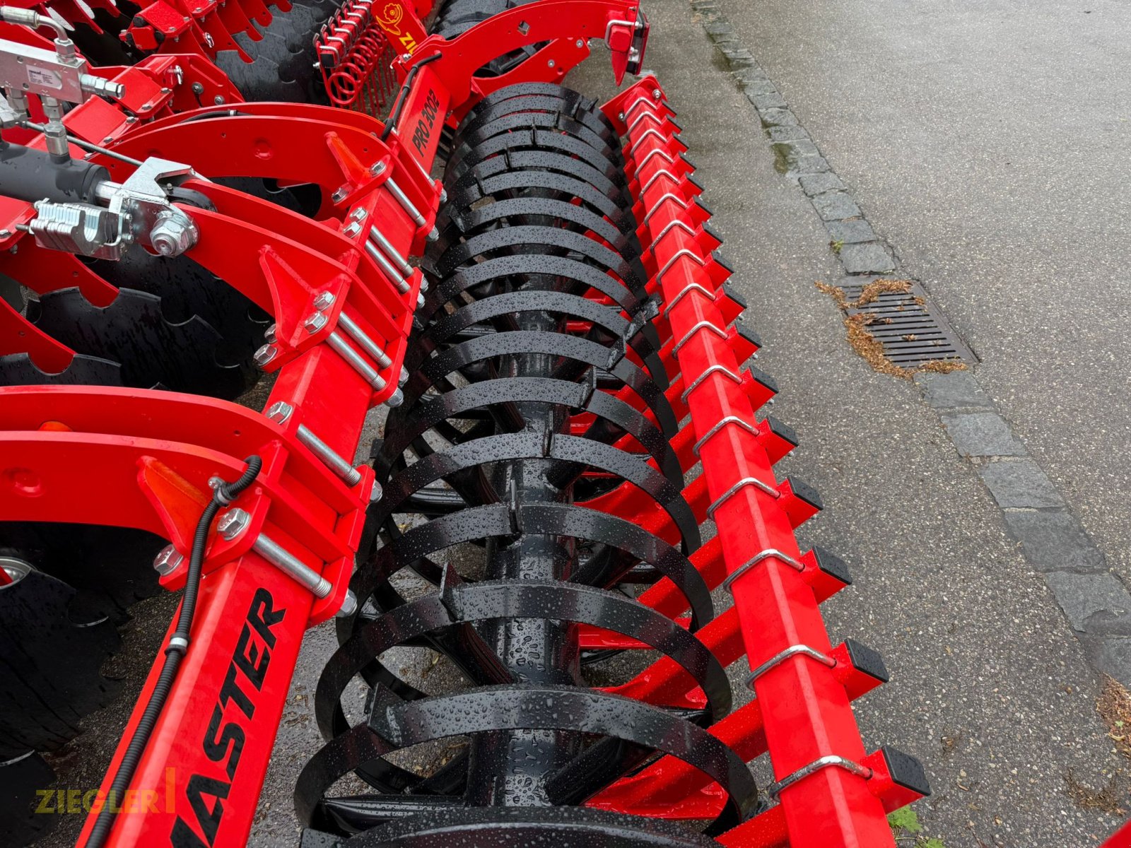 Scheibenegge des Typs Ziegler Disc Master Pro 3002, Neumaschine in Pöttmes (Bild 4)